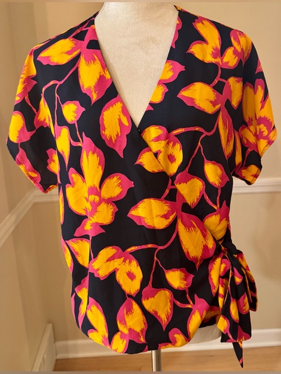 Allison Joy Tops - 🏵️ Allison Joy Floral Wrap Top, Navy Pink & Orange V-Neck Tie Blouse, size M